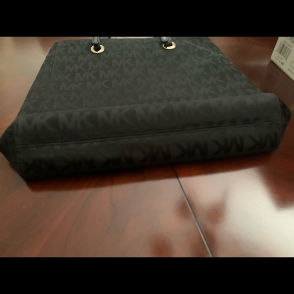 Michael Kors tote purse - Picture 6 of 8